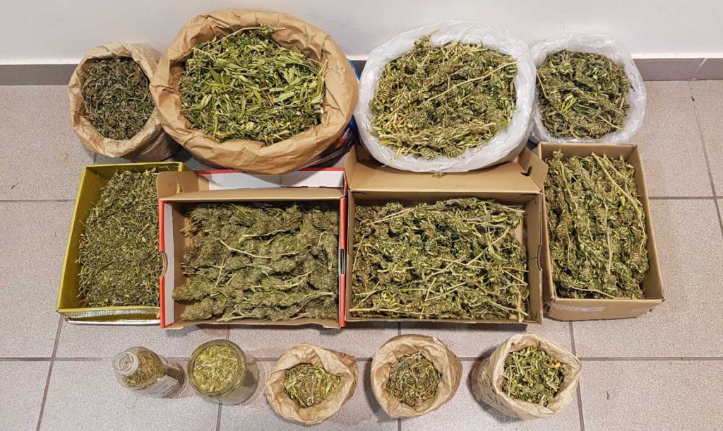 Λέσβος : Πάνω από δύο κιλά χασίς εντοπίστηκαν στη Γέρα – Την «πήρε μυρωδιά» ο αστυνομικός σκύλος “KULLO”