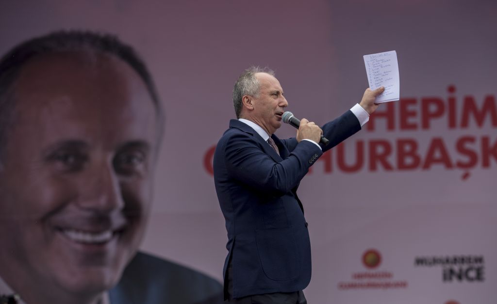 Τουρκία : Αντίπαλος του Ερντογάν ιδρύει νέο πολιτικό κόμμα – «Θα απελευθερώσουμε τη χώρα από αυτή την εξουσία