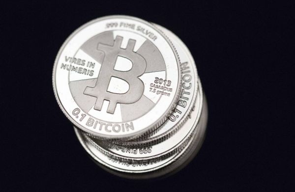 Bitcoin : Νέο ρεκόρ ισοτιμίας με την κεφαλαιοποίηση κοντά στο 1 τρισ. δολάρια