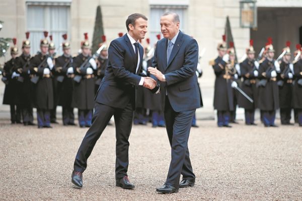 Ο πόλεμος Ερντογάν – Μακρόν επεκτείνεται και στο… πανεπιστήμιο