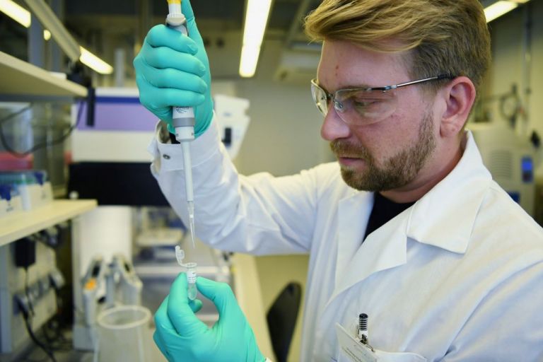 Εμβόλιο Bayer : Το νωρίτερο από Οκτώβριο οι πρώτες παρτίδες