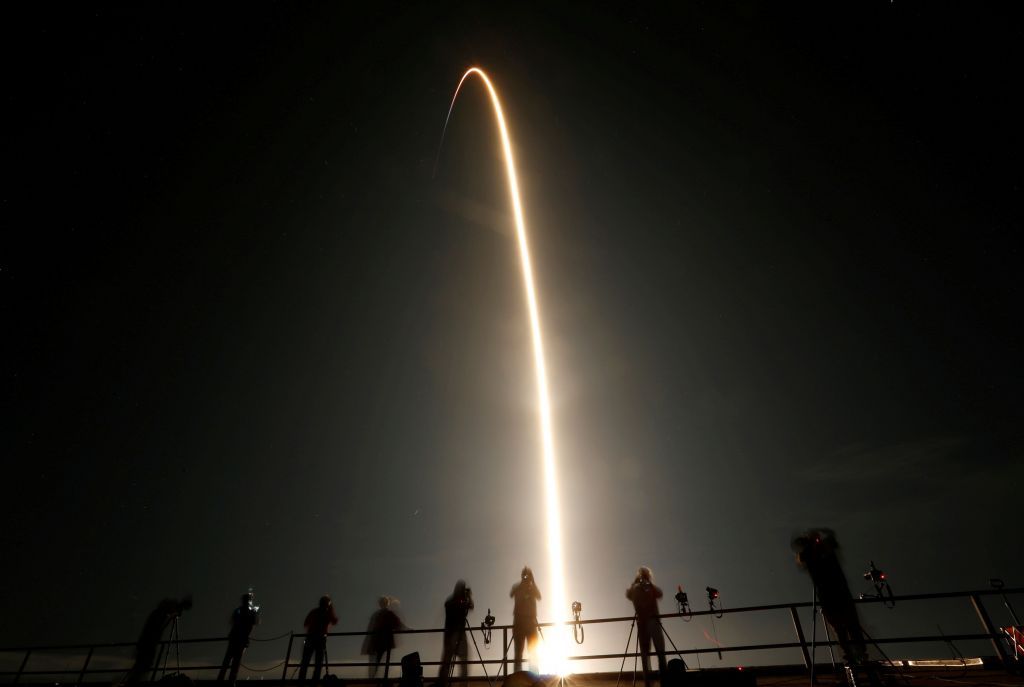 SpaceX : Μια γυναίκα που νίκησε τον καρκίνο επιβάτιδα της πρώτης μισθωμένης πτήσης