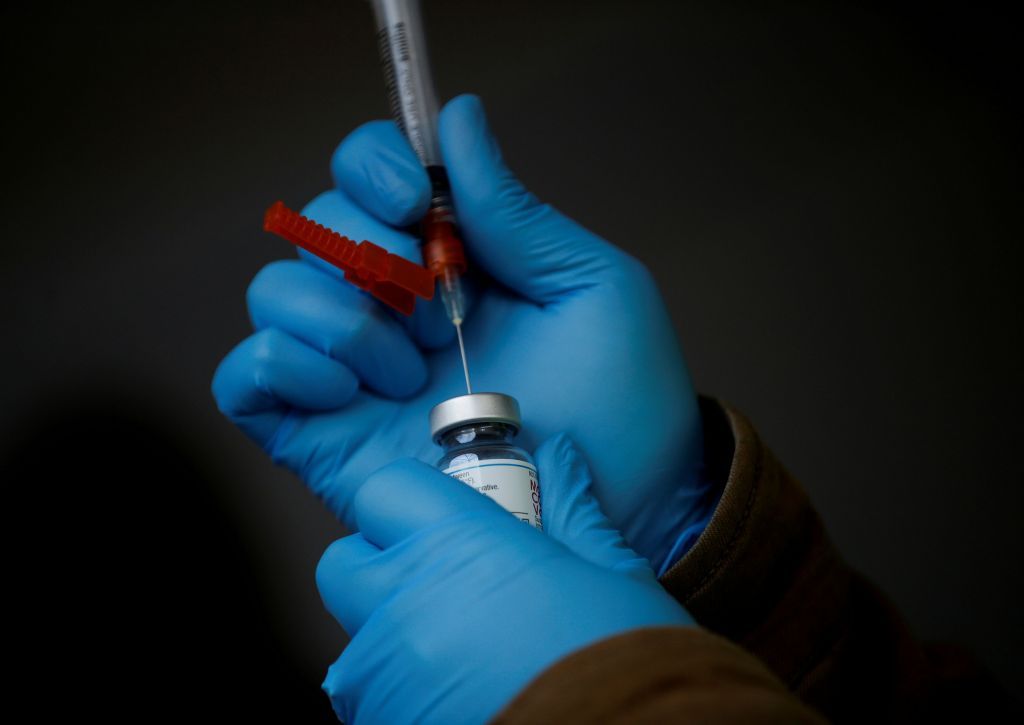 Κοροναϊός : Με ταχεία έγκριση τα εμβόλια για τυχόν νέα στελέχη, λέει η FDA
