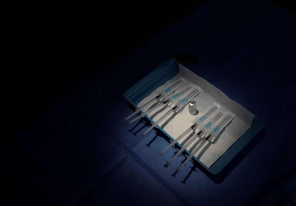 Κοροναϊός : Ένα δισ. εμβόλια θα περισσέψουν στη Δύση, οι φτωχοί όμως στη μοίρα τους