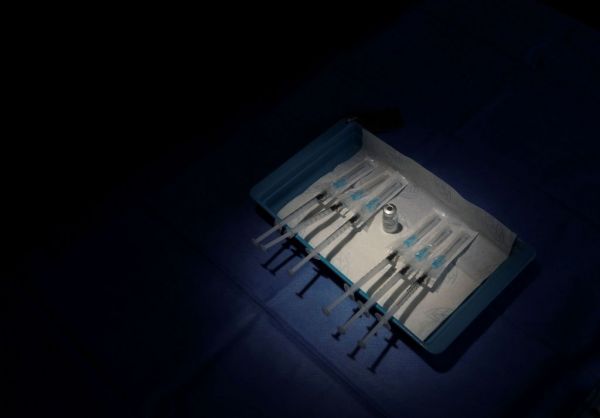 Κοροναϊός : Ένα δισ. εμβόλια θα περισσέψουν στη Δύση, οι φτωχοί όμως στη μοίρα τους