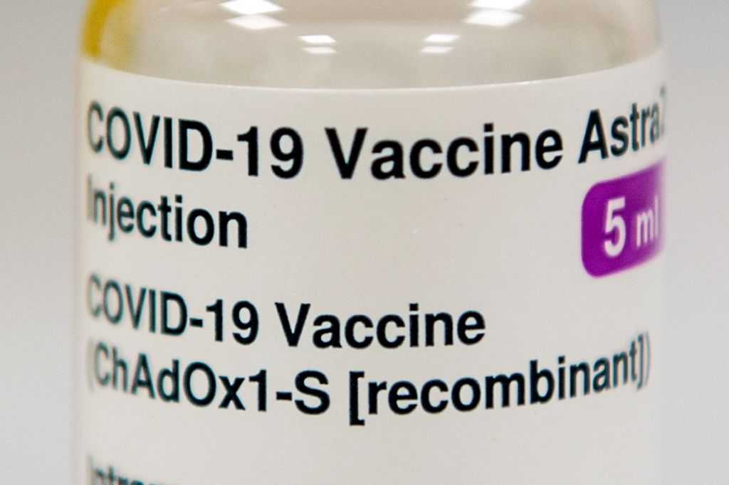 AstraZeneca : Μελέτη «ορόσημο» δείχνει ότι ο εμβολιασμός επιβραδύνει την πανδημία