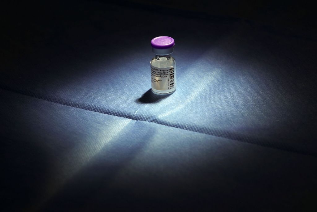 Eμβόλια για τα μεταλλαγμένα στελέχη από φθινόπωρο, λέει η AstraZeneca