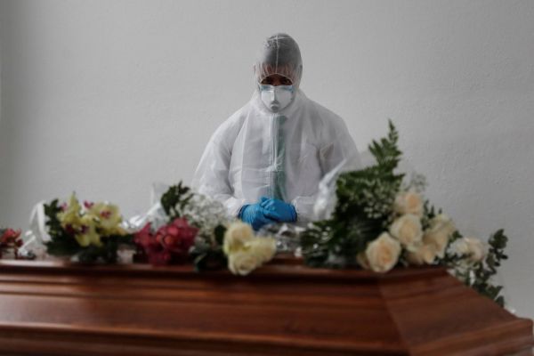 Ο κοροναϊός «μάλλον δεν θα εξαφανιστεί ποτέ»