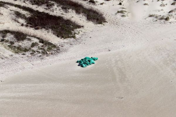 Ισραήλ : Μυστηριώδης πετρελαιοκηλίδα μολύνει τις ακτές με πίσσα