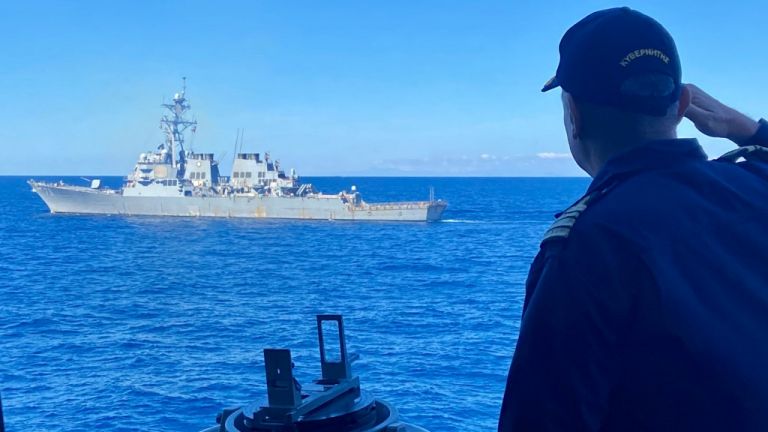 Συνεκπαίδευση των Ενόπλων Δυνάμεων με το αμερικανικό αντιτορπιλικό Arleigh Burke νοτίως της Κρήτης