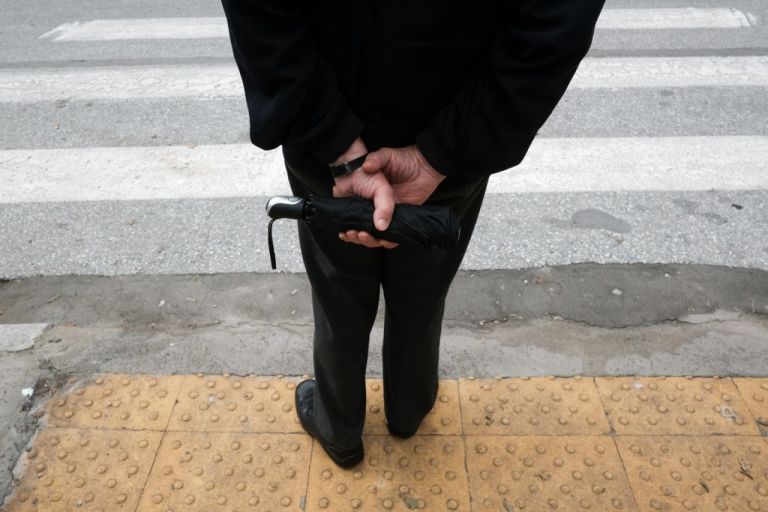 «Οχι πια μόνοι»: Πρόγραμμα για τη στήριξη ηλικιωμένων στην Κρήτη