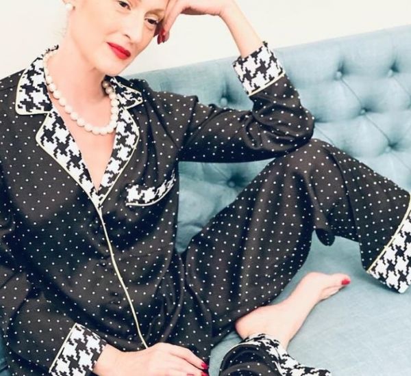 «Chic at Ηome»: Ο Βασίλης Ζούλιας κάνει την καραντίνα chic