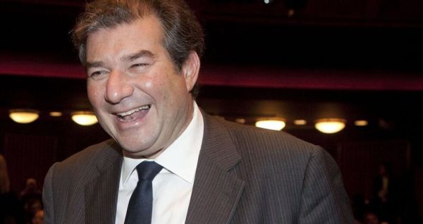 Ο Νίκος Καραχάλιος στη γραμμή Βαξεβάνη με άθλια υπονοούμενα κατά Μητσοτάκη