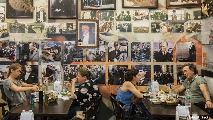 Τουρκία : «Σβήνουν» οι ταβέρνες της Κωνσταντινούπολης – Γιατί έχουν μπει στο στόχαστρο της κυβέρνησης Ερντογάν