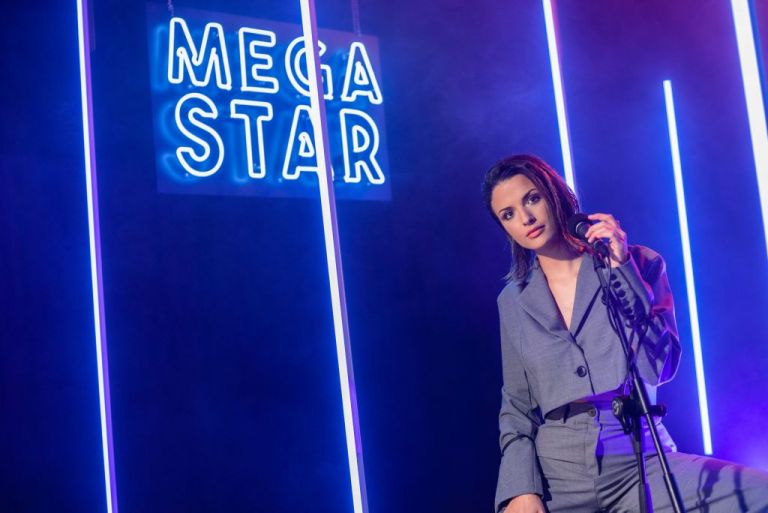 MEGA STAR: Η Κατερίνα Λιόλιου στην παρέα της Μαντώς Γαστεράτου και του Αντώνη Δημητριάδη