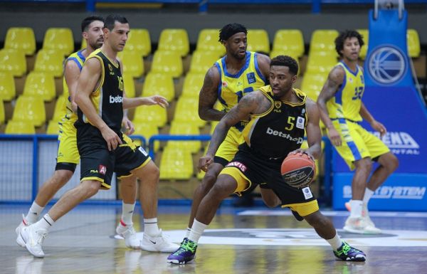 Basket League : ΑΕΚ και Περιστέρι αναμετρώνται στο ΟΑΚΑ