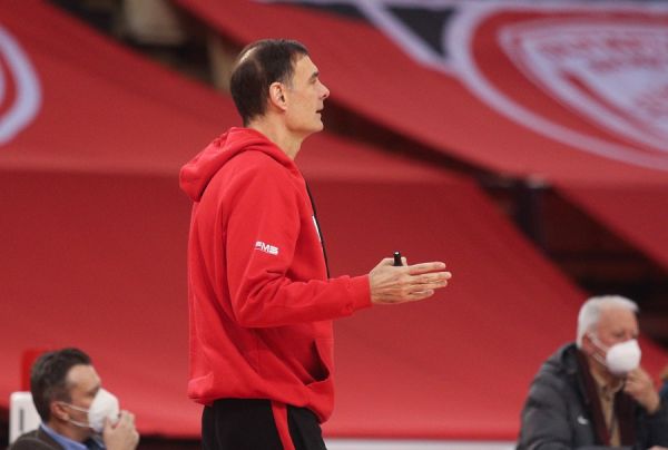 Μπαρτζώκας : «Δεν προβλέπεται να γυρίσει άμεσα ο Παπανικολάου»