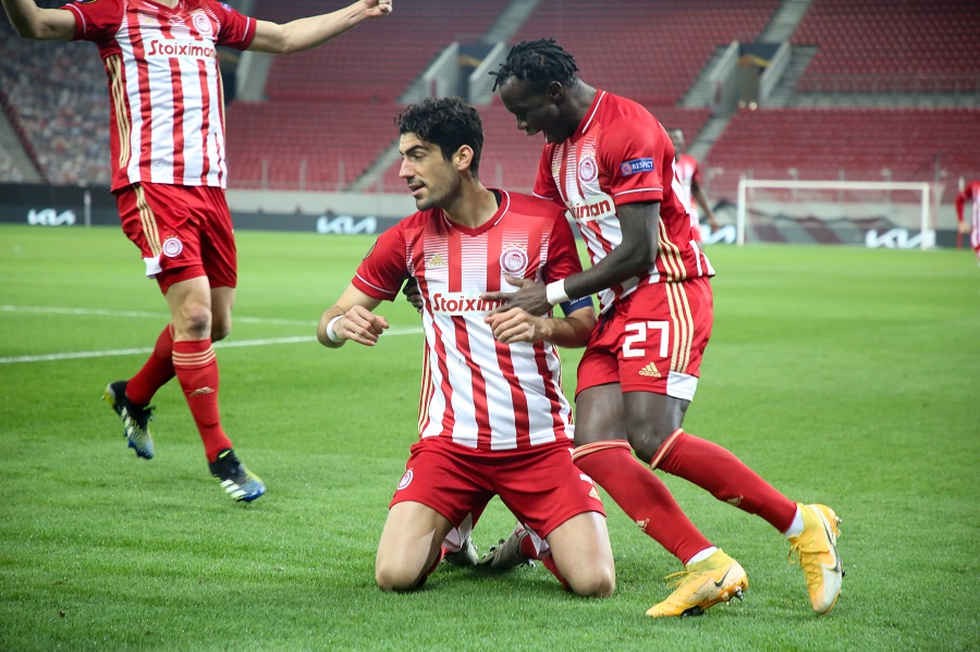 Ολυμπιακός – Αϊντχόφεν : Εντυπωσιακή κεφαλιά του Μπουχαλάκη και 1-0