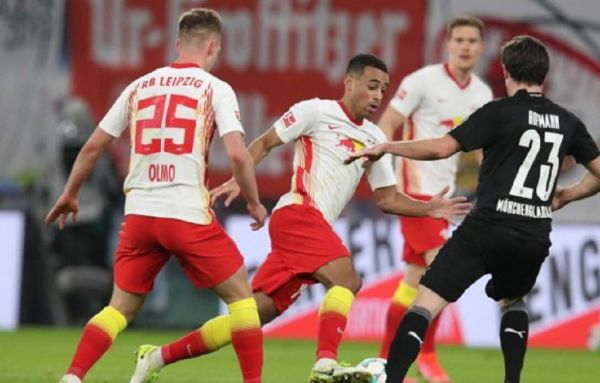 Τεράστια ανατροπή στο 93′ για τη Λειψία, παραμένει στο κυνήγι της Μπάγερν (3-2)