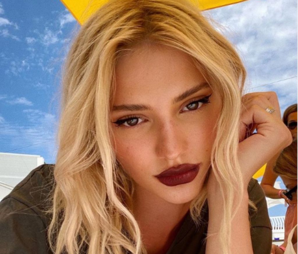 Το νέο make up trend στο TikTok για τις σακούλες κάτω από τα μάτια