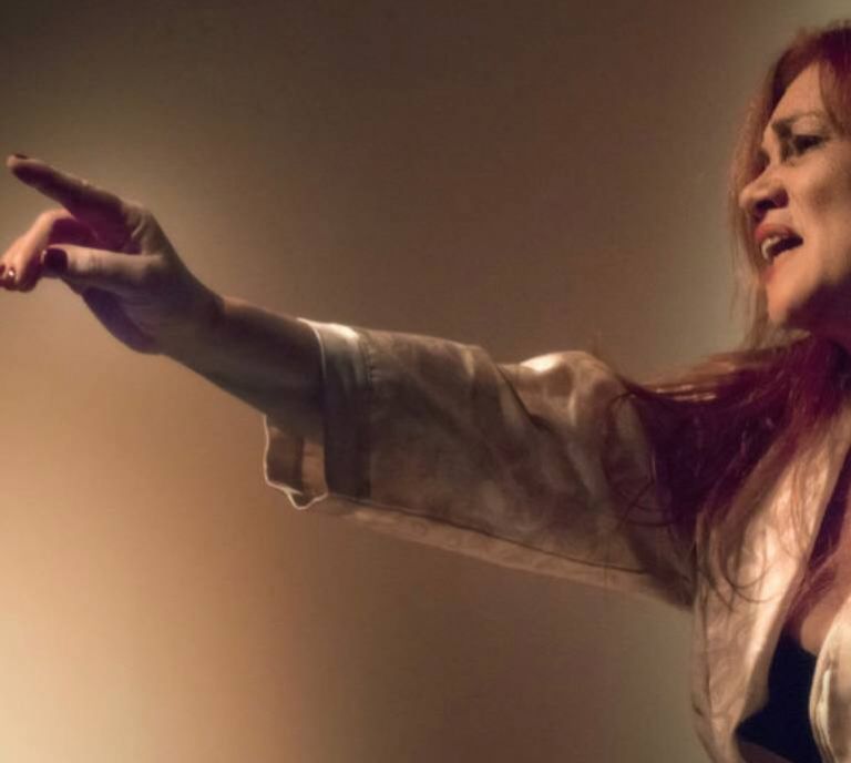 Ελληνίδα ηθοποιός σοκάρει μιλώντας για βιασμό: «Ανέβηκα στο καπό του αυτοκινήτου αιμόφυρτη…»