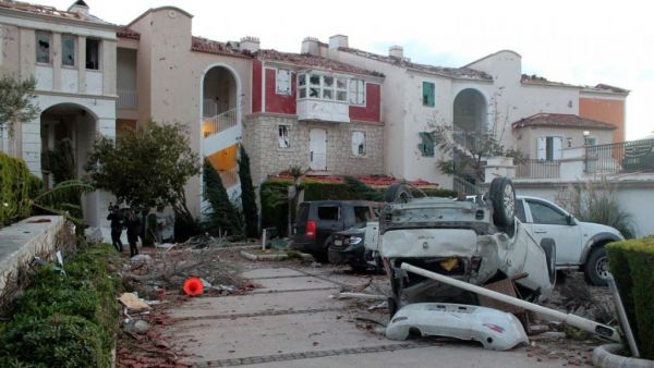 Τουρκία: Ανεμοστρόβιλος έπληξε την επαρχία της Σμύρνης – 16 τραυματίες
