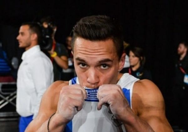 Λευτέρης Πετρούνιας: Φωτογραφίζεται αγκαλιά με τις κόρες του