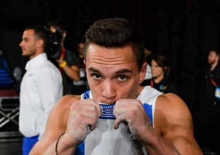 Λευτέρης Πετρούνιας: Φωτογραφίζεται αγκαλιά με τις κόρες του