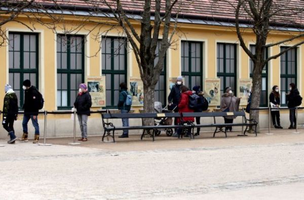 Αυστρία : Αυξήθηκαν οι μολύνσεις – Δύσκολο να χαλαρώσουν τα μέτρα