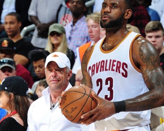 Τα «γαλλικά» ξανθιάς φιλάθλου στον Λεμπρόν Τζέιμς