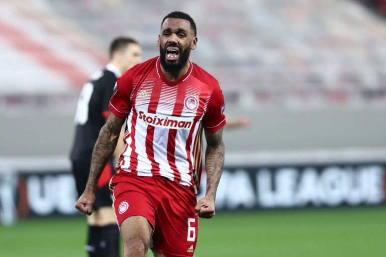 Εμβιλά για το γκολ του: «Σκέφτηκα να σουτάρω – Ο Μοντέστο μου λέει να μην διστάζω»