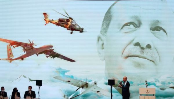 Ερντογάν : Ολόκληρος στρατός τον ακολουθεί σε κάθε του βήμα
