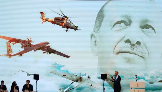 Ερντογάν : Ολόκληρος στρατός τον ακολουθεί σε κάθε του βήμα