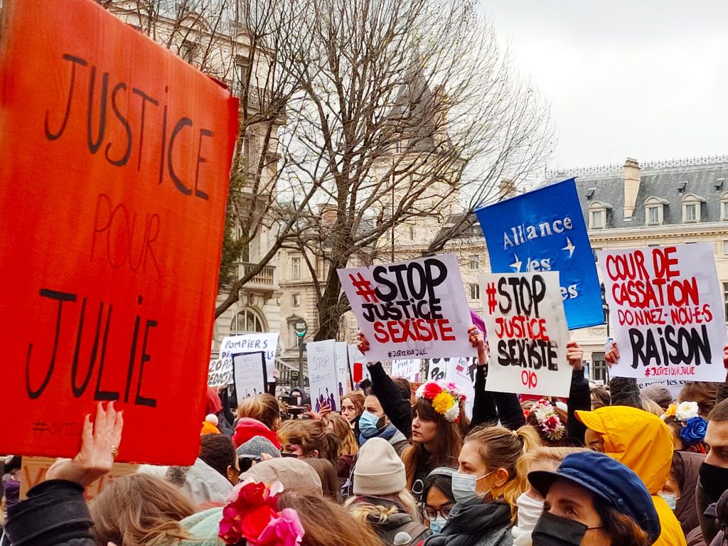 Γάλλια : Σάλος με υπόθεση βιασμού ανήλικης από 20 πυροσβέστες