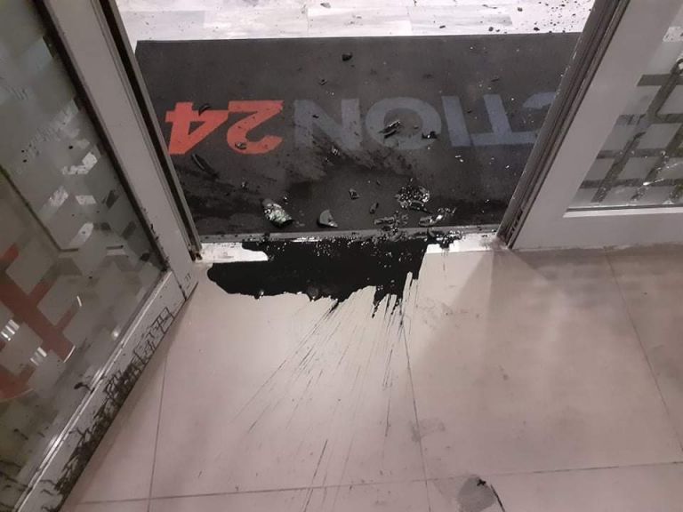 Καταδικάζει ο πολιτικός κόσμος την επίθεση στο Action24