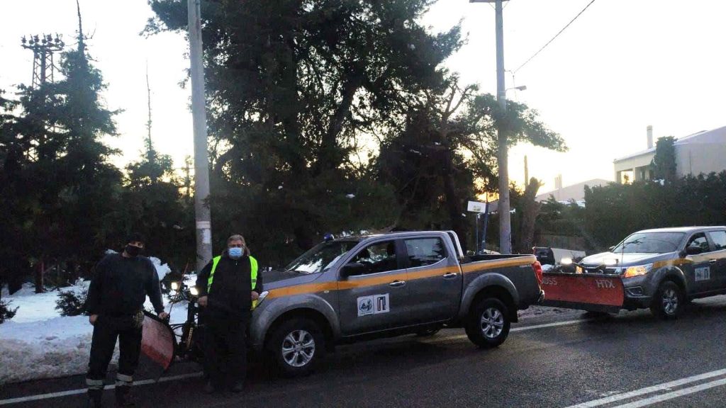 Δήμος Πειραιά: Αποστολή δύο εκχιονιστικών οχήματα σε δήμους των Βορείων Προαστίων