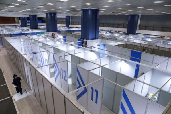 Πρεμιέρα τη Δευτέρα για τα δύο εμβολιαστικά κέντρα σε Μαρούσι και Θεσσαλονίκη