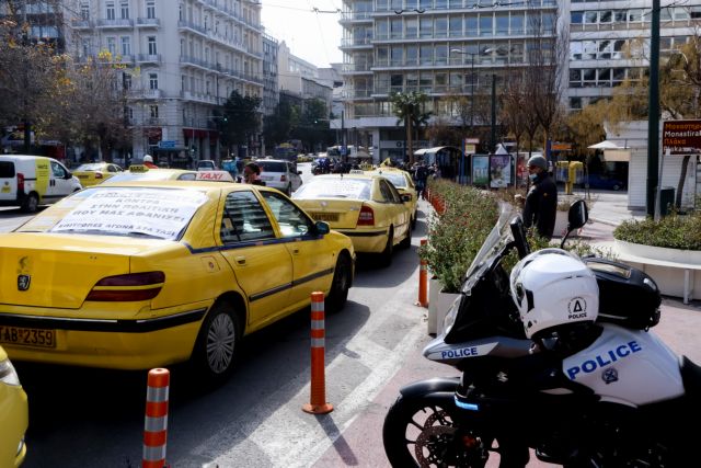 Συγκέντρωση διαμαρτυρίας και αυτοκινητοπομπή οδηγών ταξί την Πέμπτη στο ΥΠΟΙΚ