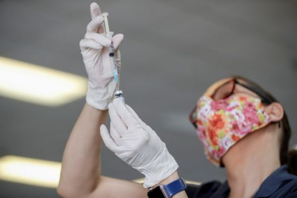 Ισραήλ : Μείωση 94% των συμπτωματικών φορέων που έλαβαν το εμβόλιο της Pfizer