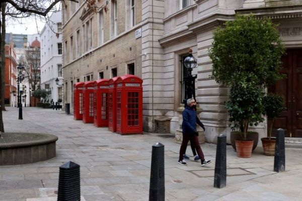 Αρχίατρος Βρετανίας: Ο κορονοϊός θα αποτελέσει πρόβλημα και τους επόμενους χειμώνες