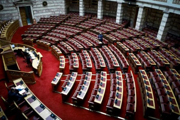 Στη Βουλή οι δικογραφίες για Νίκο Παππά και Folli Follie