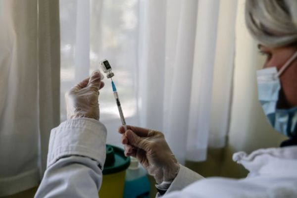 Θεσσαλονίκη :  «Ξέχασαν» να εμβολιάσουν παιδιά με ειδικές ανάγκες – Αντιδράσεις για τους εμβολιασμούς εκτός σειράς