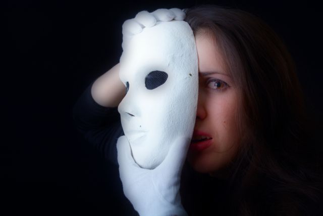 Εθνικό Θέατρο: Οι σπουδαστές της Δραματικής καταγγέλλουν – «Φοβόμαστε να μιλήσουμε»