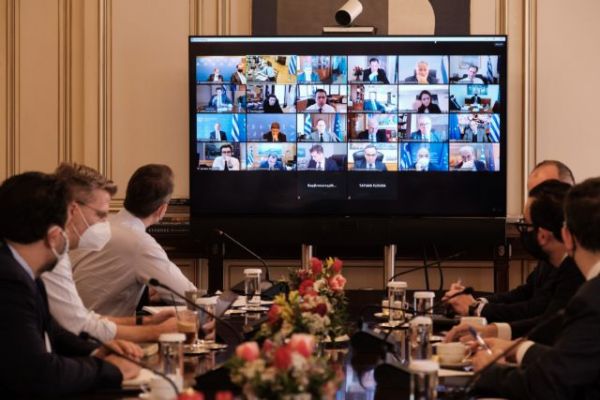 Μητσοτάκης: «Τράβηξα… αυτιά υπουργών»