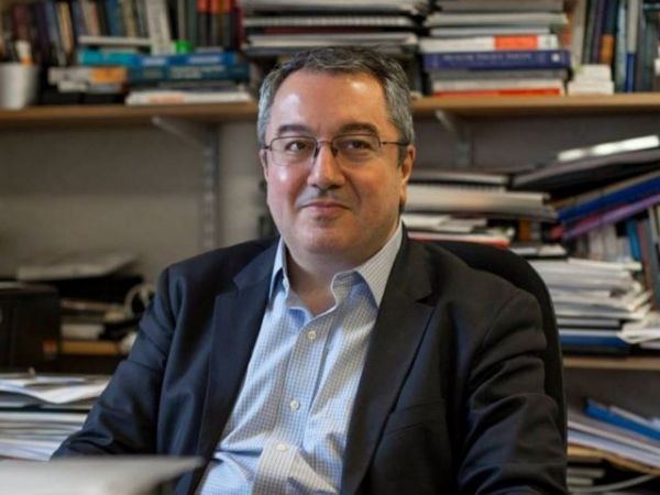 Μόσιαλος : Αποτελεσματικό το εμβόλιο της Pfizer στη βρετανική μετάλλαξη