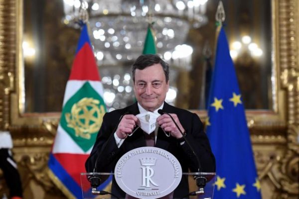 Ντράγκι : Οι φαρμακοβιομηχανίες να σεβαστούν τις δεσμεύσεις τους
