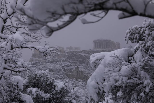 Μήδεια : Η μέρα που η Αττική «ντύθηκε» στα λευκά - Χιόνια από το Ολυμπιακό χωριό μέχρι τον Πειραιά [εικόνες]