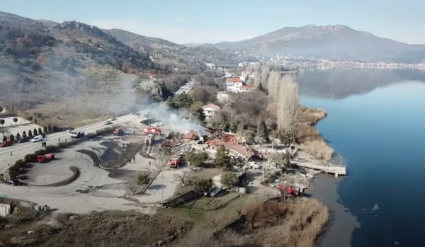 Καστοριά: Βίντεο drone αποκαλύπτει την ολοκληρωτική καταστροφή στο ξενοδοχείο – Τα σενάρια που εξετάζονται
