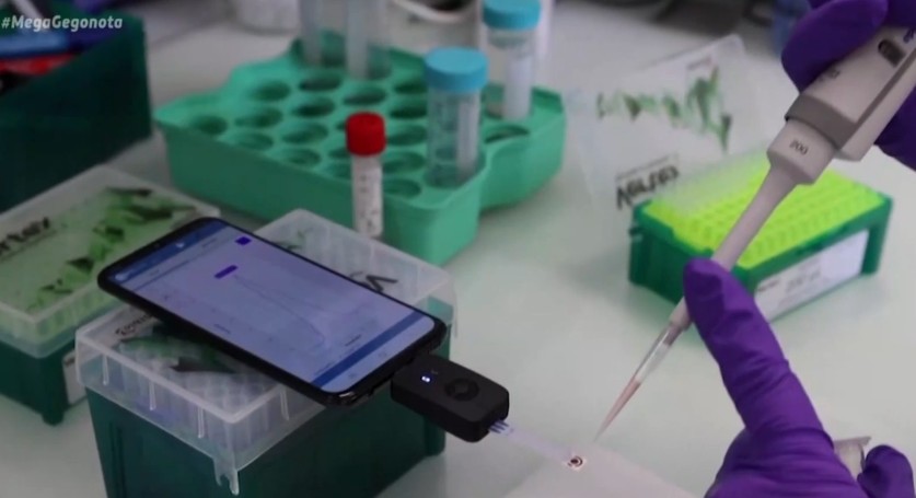 Γαλλία : Ερευνητές μετέτρεψαν τα κινητά τηλέφωνα σε συσκευές που κάνουν τεστ κοροναϊού.