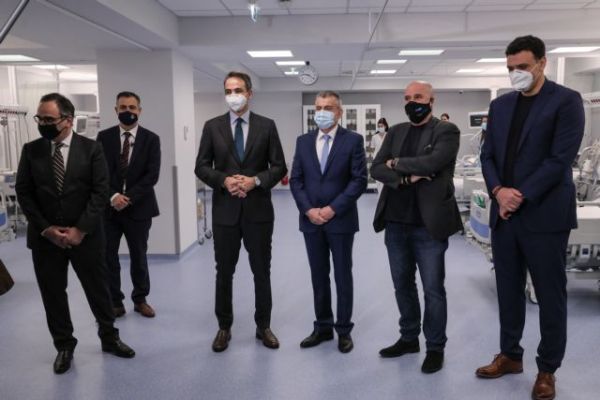 Μητσοτάκης σε υγειονομικούς: Είναι σημαντικό να δίνετε το παράδειγμα του εμβολιασμού